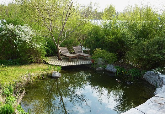 Au&szlig;enanlage mit Gartenteich